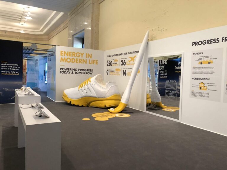 retail display props