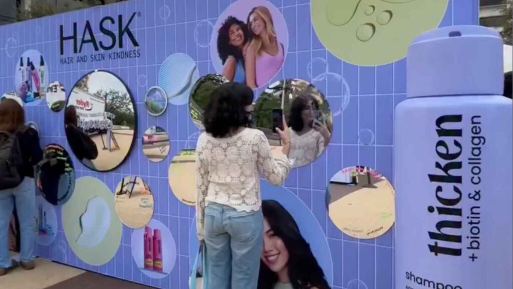 An experiential marketing agency popup with elements by Smash Design